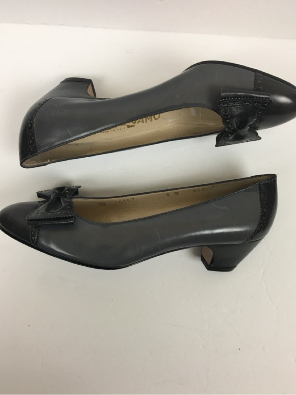 Salvatore Ferragamo Iconic Classic Grey Leather Vara Bow Kitten Heels  6B - Picture 4 of 12
